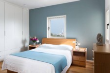 חדר שינה כחול-אפור