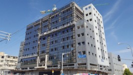 קיר מסך חזית ראשית