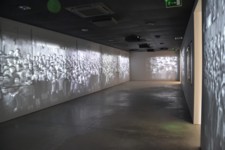 הביתן היהודי במוזיאון אושוויץ פולין - קיר וידאו