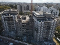 שלשוה מבנים צמודים של הפרויקט