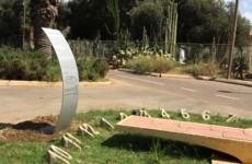 שלט לשעון השמש בפארק הלאומי רמת-גן 