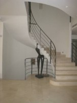 מבט אל המדרגות